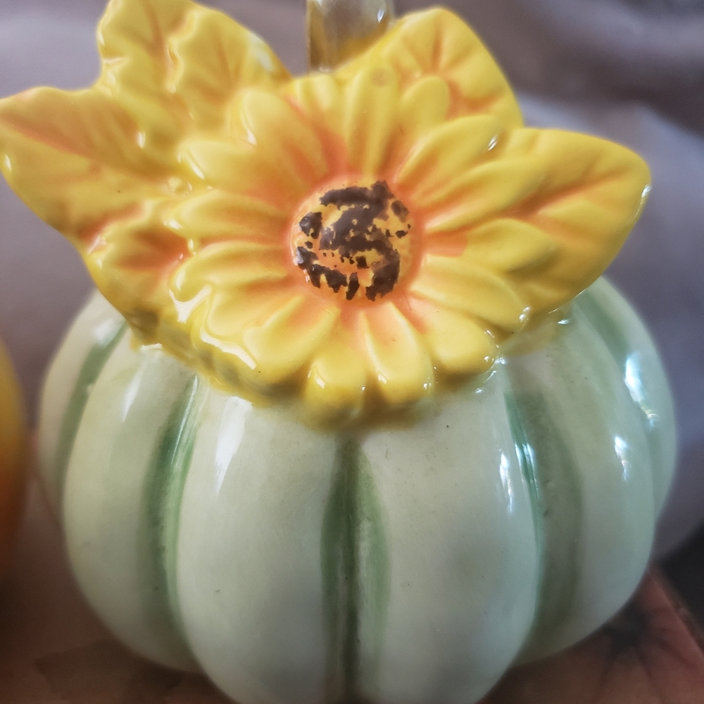 Salt & pepper shakers - Picture 2 of 5